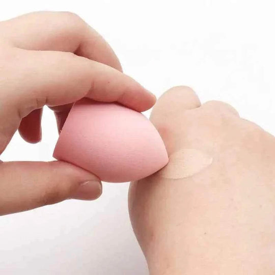 Achieve Flawless Makeup Application with Our Cream Beauty Egg Makeup Sponge: Perfect for Blending and Buffing